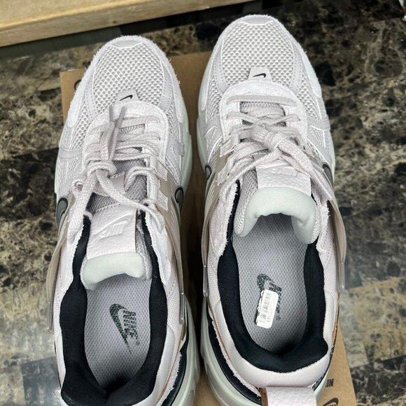 Nike V2K Run Platinum Violet (Women's) Size 10 FN6703-001 - Picture 6 of 9